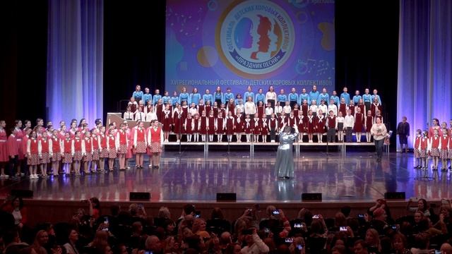 Фестиваль "Праздник песни" в Ярославле. Финальная песня. 900 детских голосов, 30 хоров поют о мире!