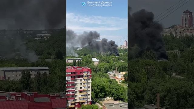 Густой дым виден практически со всех районов в Донецке 13 06 2022