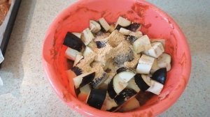 Как приготовить вкуснейшую курицу с картошкой и баклажанами .