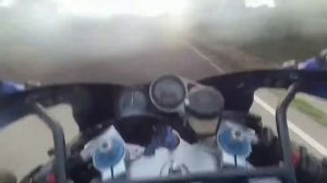 Kawasaki Zx9r против CBR.