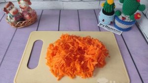 Нежный минтай с морковью и луком на сковороде