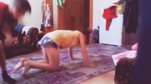 Йога челендж с братом.  Простите что не попрощалась так как разрядилась камера