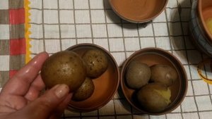 Как картошку в мундире почистить легко/кожушках/ мудро к дому