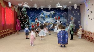 Новогодний утренник во 2-ой младшей группе "Волшебный сундучок от Дедушки Мороза"