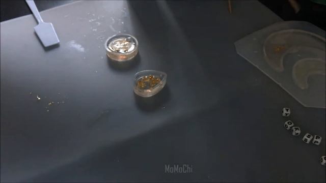 WATCH ME RESIN- Glow in the Dark + Gold Leaf Crystals, Moons and More смотреть онлайн