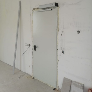 Противопожарные двери с электроприводом (монтаж)