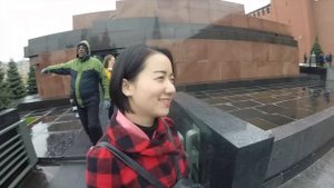 КИТАЯНКА ВПЕРВЫЕ В РОССИИ: реакция на  церковь, Ленина и метро