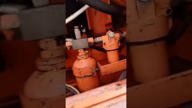 Экскаватор Ковровец ЭО 4225 А-071. Краткий обзор двигателя и прочего. смотреть онлайн
