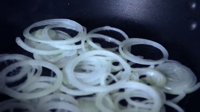 Готовим багет с говядиной, щавелем и луком. смотреть онлайн