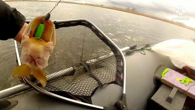 Рыбалка в Саратове. Закрытие сезона. Погода преподносит сюрпризы(смотреть до конца) смотреть онлайн