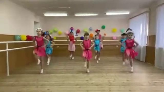Танец "Моя мама лучше всех", класс преподавателя Горбатенко М.А.
