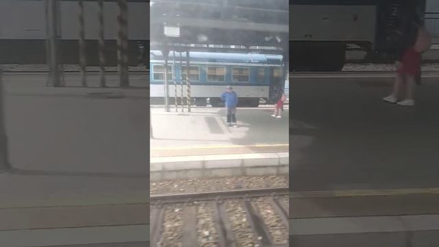 Отправление поезда RegioJet 1037 Прага-Будапешт с главного вокзала Брно