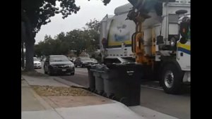 Машинка мусоровоз | GARBAGE TRUCK in ACTION. RECYCLING GARBAGE TRUCK