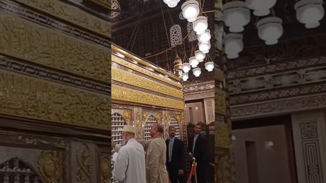 فى حب آل البيت قلبى يرغب وإني بحب المصطفى أتقرب مسجد الإمام الحسين رضي الله عنه وأرضاه смотреть онлайн