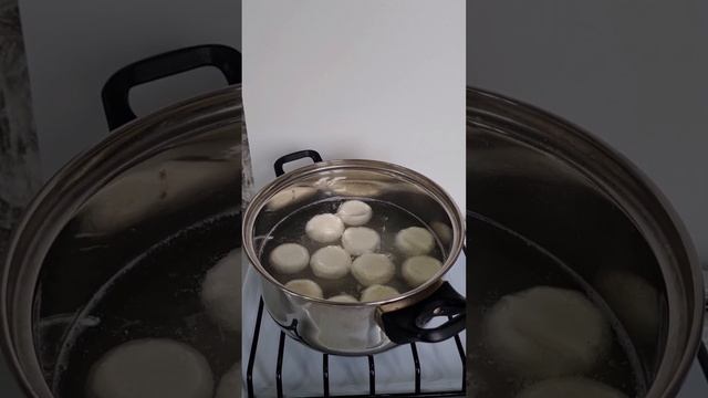 Творожные шайбы с карамелизованными бананами (идеальный рецепт для детей) смотреть онлайн