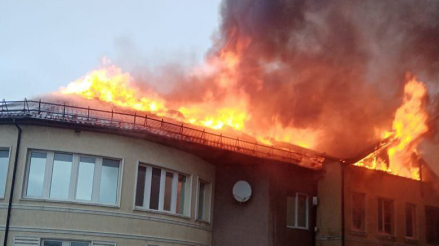 В Свердловской области загорелась гостиница