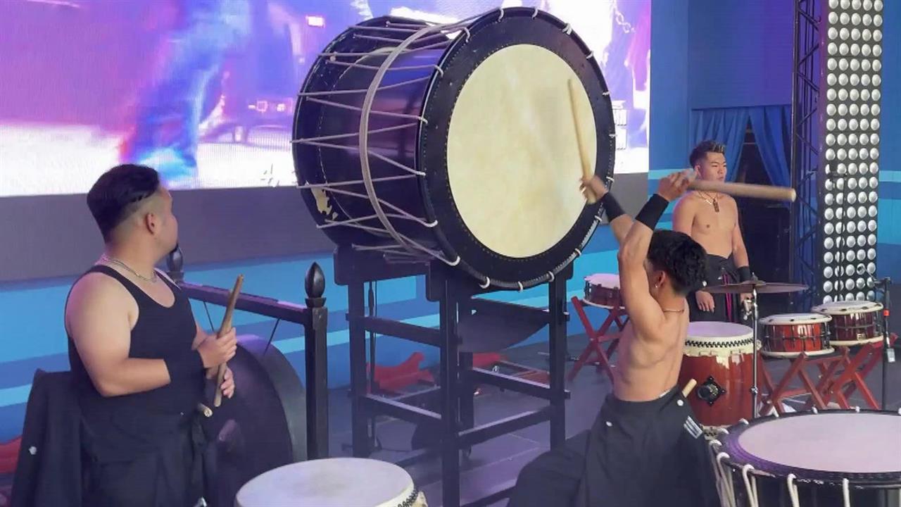 Японские барабанщики выступили в рамках программы "Чеховский фестиваль на улицах Москвы"