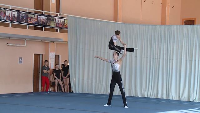 Акробатическое шоу. Яркие выступления акробатов на чемпионате Приднестровья