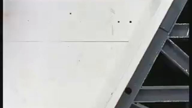 Vehicule Crash Test 2004 Toyota Sienna 5 M.P.H) Front into Flat Angled Barrier IIHS-Extreme смотреть онлайн