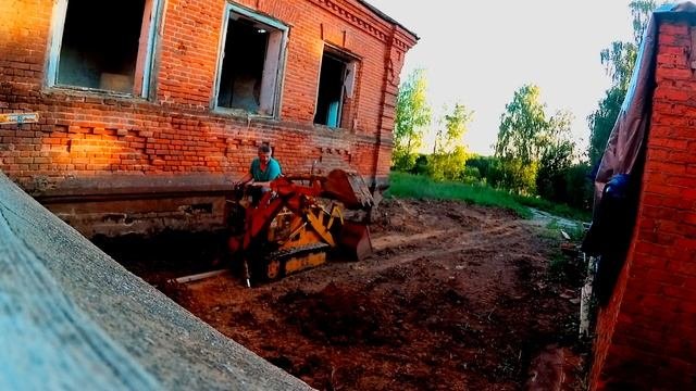 Купил погрузчик, продал, купил бульдозер - экскаватор.