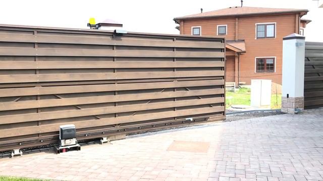 Автоматические ворота, забор из сосны смотреть онлайн