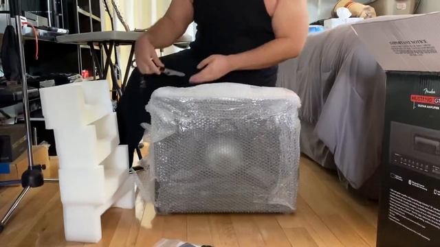 Unboxing Fender Mustang GT100 смотреть онлайн