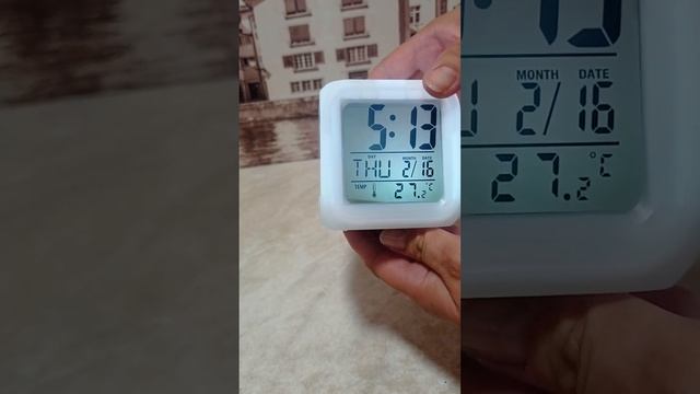 Настольные часы с термометром и календарем. Подсветка смотреть онлайн