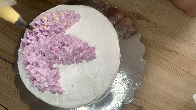 Весенний торт Сирень на 8 марта, украшение торта белково-заварным кремом.Кулинарим с Татьяной? смотреть онлайн