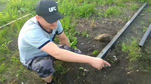 В чем замесить бетон на участке? Установка столбов для забора