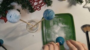 4 варианта, как сделать популярные бархатные елочные шары своими руками