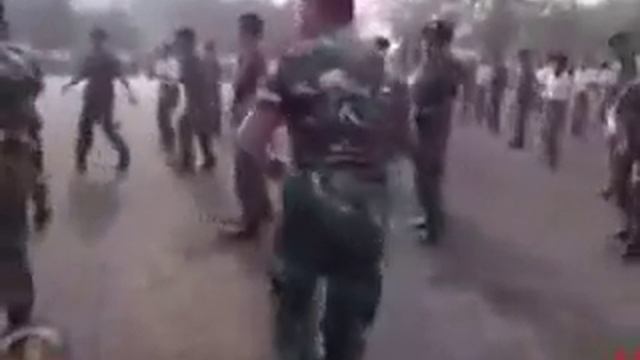 Чувак классно и душевно танцует смотреть онлайн