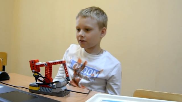 Строим Lego город из наборов Lego classic и Lego WeDo 1.0 смотреть онлайн