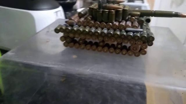 Сувенир. Танк из стреляных гильз, насобирали на полегоне смотреть онлайн