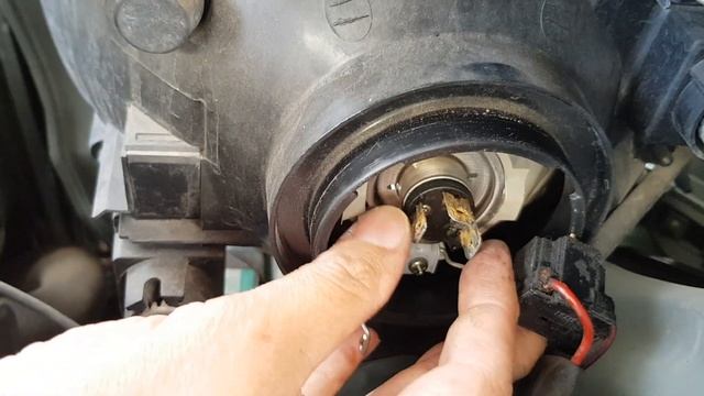 Toyota RAV4 2003: How to Replace Headlight смотреть онлайн