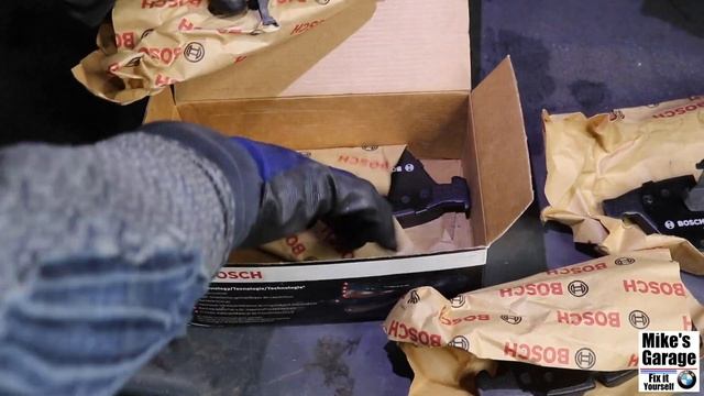 Front brake pads BMW e60 5-series / Замена передних тормозных колодок БМВ Е60