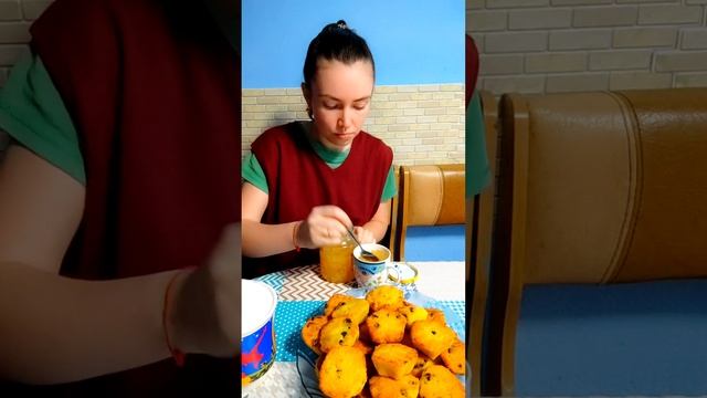 Дочь в деревне помогает мне по хозяйству, печёт вкусные кексы, варит варенье из дыни ❗?☀???? смотреть онлайн
