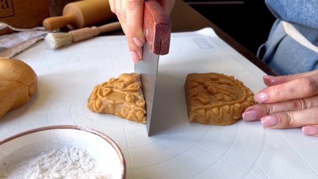 Два способа формования пряника с начинкой с досками Текстурра