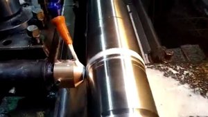 Упрочнение поверхности трамвайной оси методом накатки