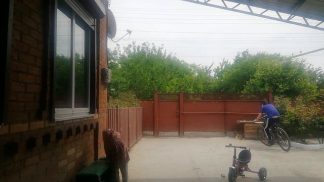 Первый один когда вышел на улицу из за карантина смотреть онлайн