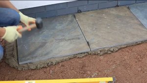 Отделка отмостки дома керамогранитом толщиной 20 мм