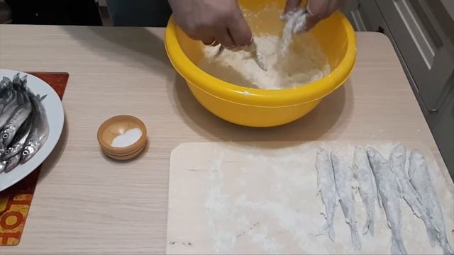 Корюшка жареная. Очень вкусно, просто и быстро.