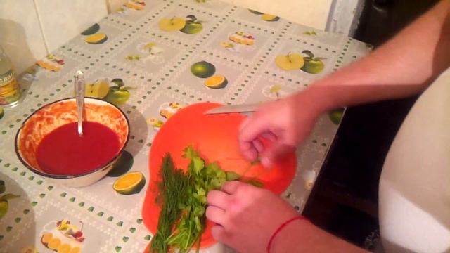 Прекрасное дополнение к шашлыкам: соус+маринованный лук.