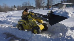 Уборка снега при помощи Helper 300