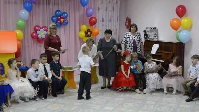 Выпускной и 1 день из жизни группы "Лучики". Детсад №53 г.Миасс смотреть онлайн