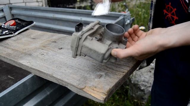Чистка дросселя на Рено Кангу 2 смотреть онлайн