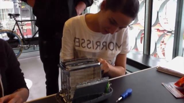 Toaster Disassembly смотреть онлайн