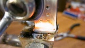 Как идет ток при контактной сварке?  Замедленная съемка сварки петли ноутбука