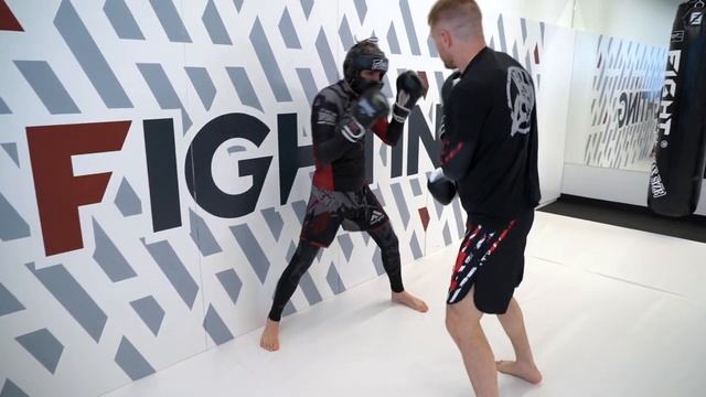 ИСКУССТВО УЛИЧНОГО БОЯ: работа руками на разных дистанциях в единоборствах. смотреть онлайн