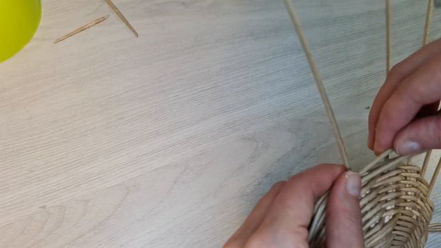 Плетёный подарочный набор из газетных трубочек. Часть 1 чашка и тарелочка.