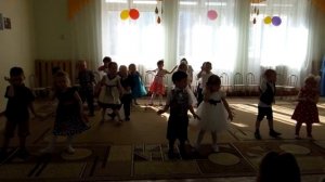 Общий веселый танец "Капельки" в младшей группе